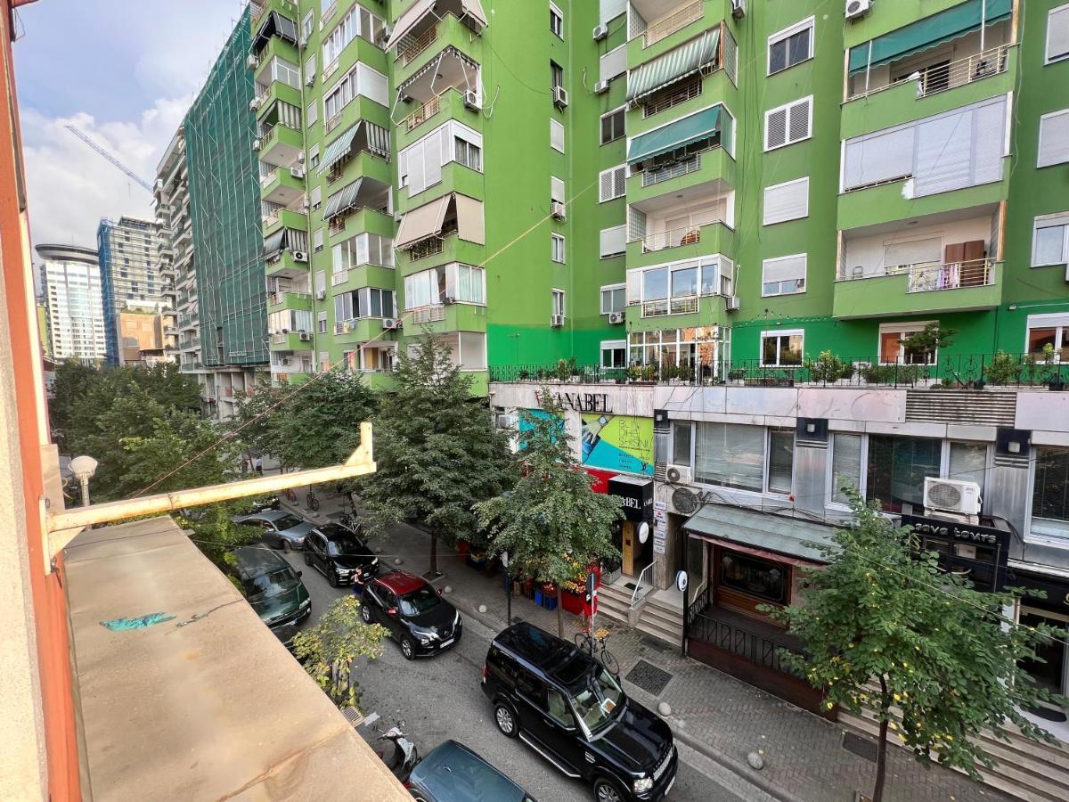 Enzo Rooms & Apartment Blloku Tirana Buitenkant foto