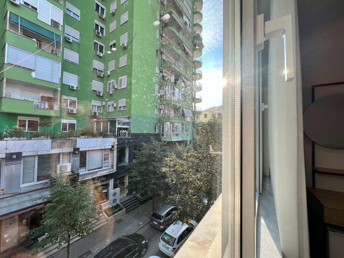 Enzo Rooms & Apartment Blloku Tirana Buitenkant foto