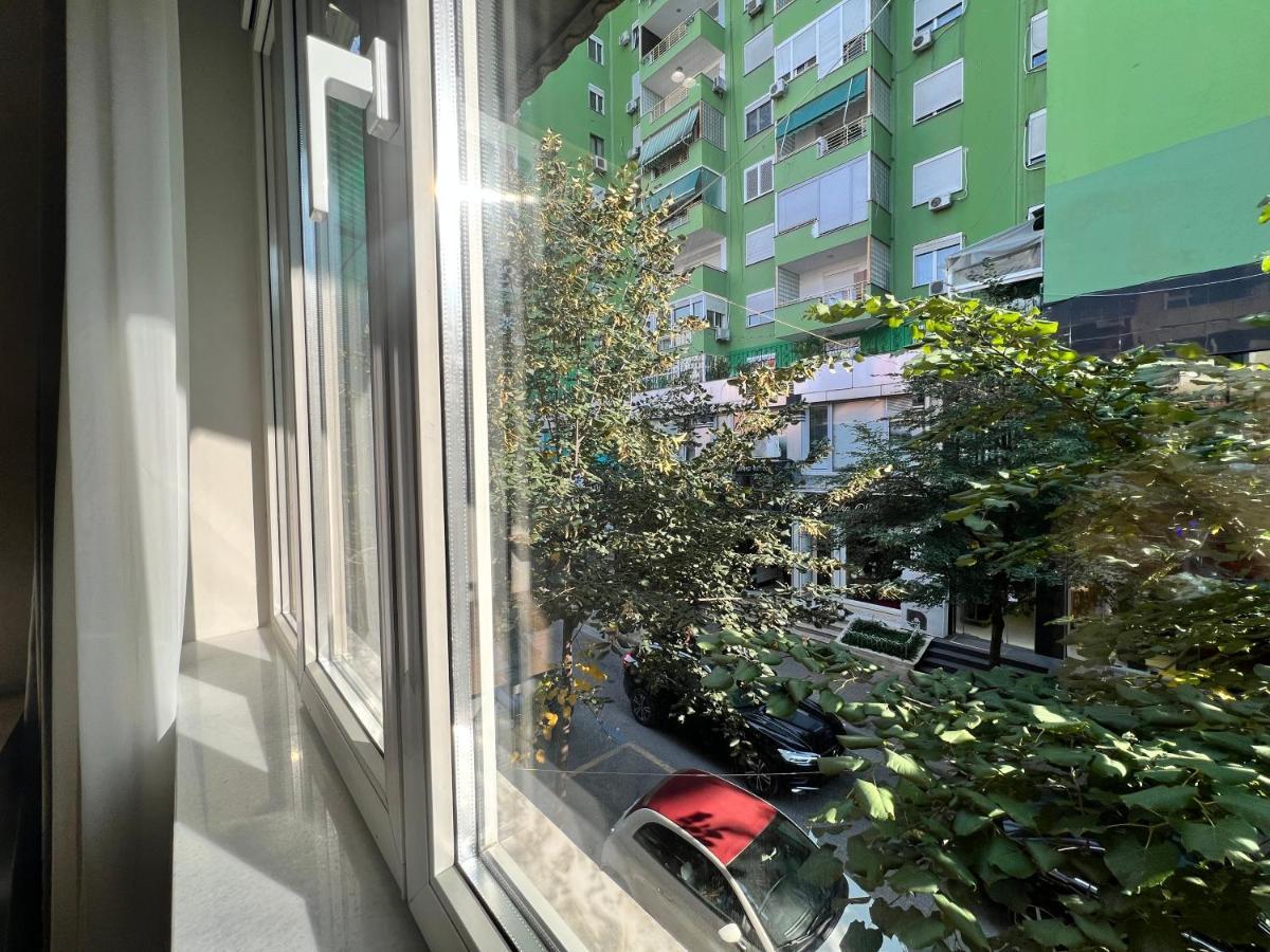 Enzo Rooms & Apartment Blloku Tirana Buitenkant foto
