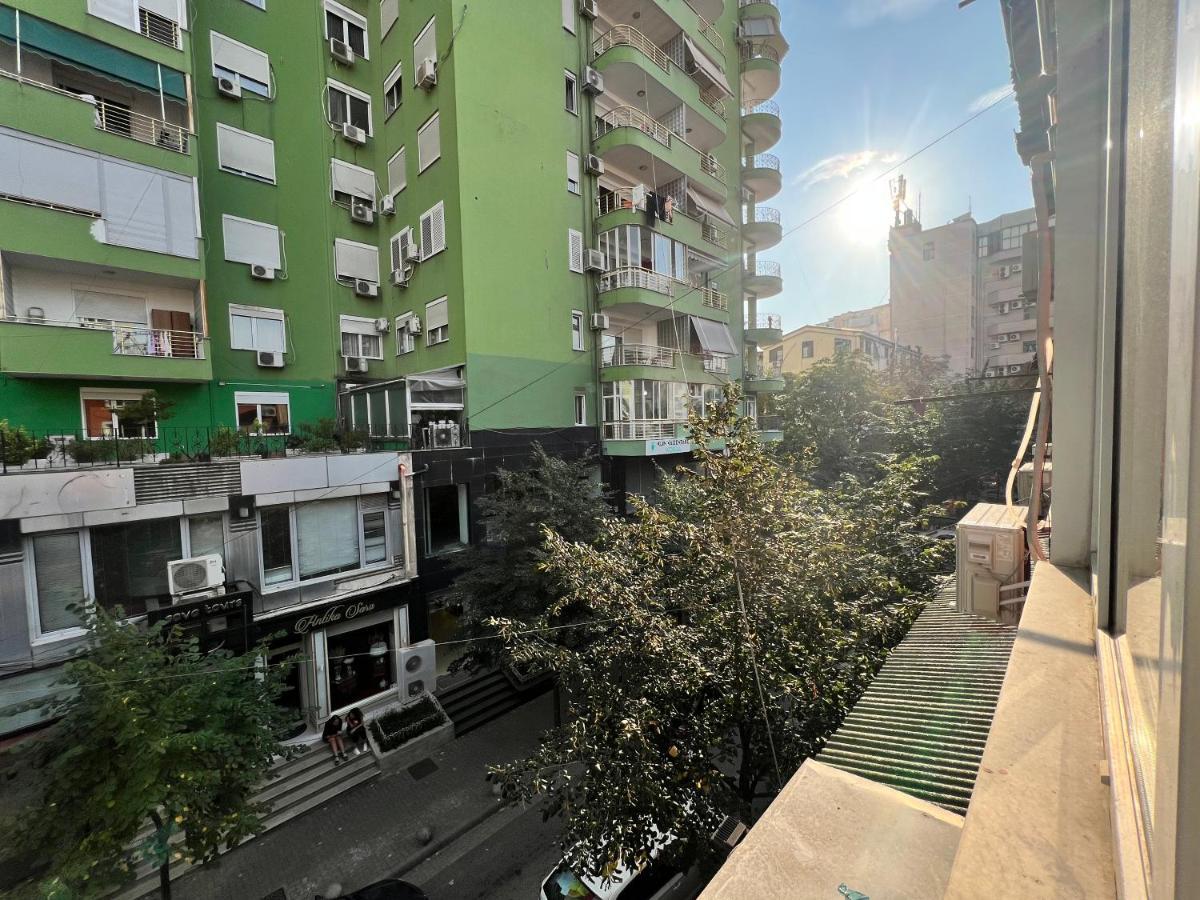 Enzo Rooms & Apartment Blloku Tirana Buitenkant foto