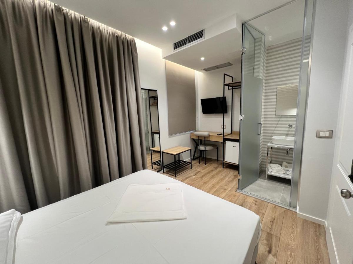 Enzo Rooms & Apartment Blloku Tirana Buitenkant foto