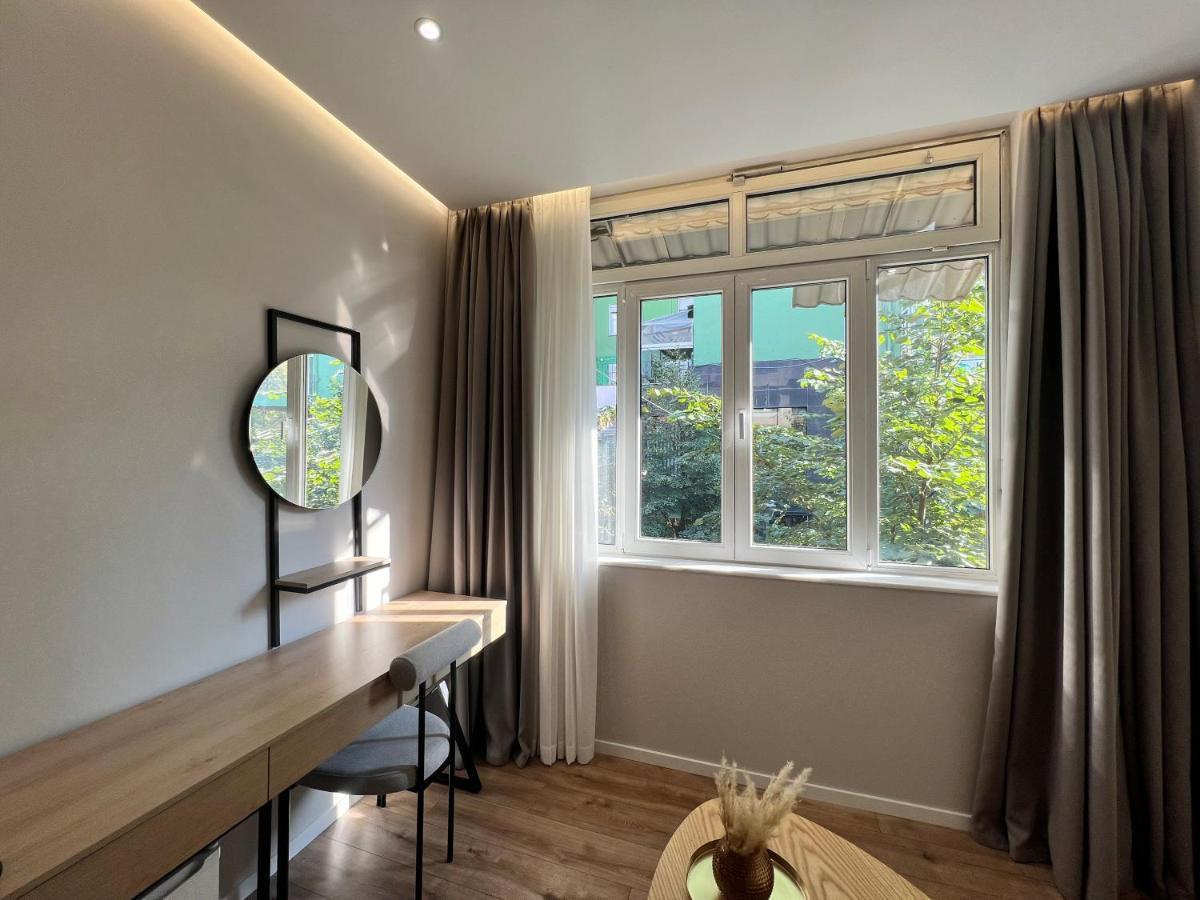 Enzo Rooms & Apartment Blloku Tirana Buitenkant foto