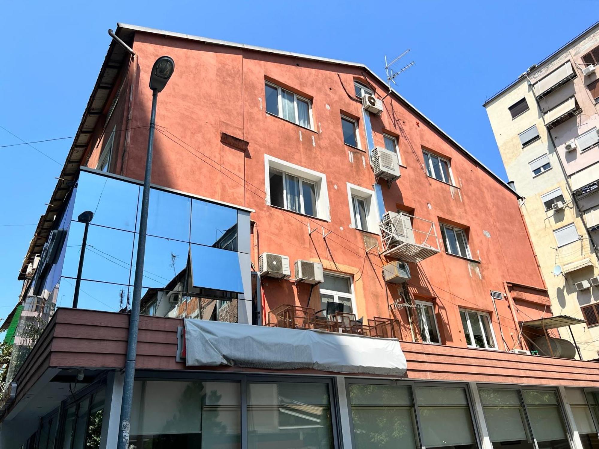 Enzo Rooms & Apartment Blloku Tirana Buitenkant foto